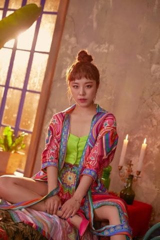 جونغ هوي-إن (Jung Whee-in؛ من مواليد 17 أبريل 1995)، معروفة باسم هويين أو هوي إن، وهي مغنية كوريا الجنوبية، وعضوة في فرقة الفتيات مامامو. في أبريل من عام 2018، ظهرت هويين لأول مرة كفنانة منفردة مع الأغنية المنفردة "Easy".