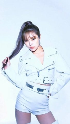 جونغ هوي-إن (Jung Whee-in؛ من مواليد 17 أبريل 1995)، معروفة باسم هويين أو هوي إن، وهي مغنية كوريا الجنوبية، وعضوة في فرقة الفتيات مامامو. في أبريل من عام 2018، ظهرت هويين لأول مرة كفنانة منفردة مع الأغنية المنفردة "Easy".