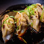 الرامن (باليابانية: ラーメン) هو طبق ذو شعبية كبيرة في اليابان. وهو عبارة عن نوع من حساء المعكرونة. تحضر في مرق اللحم أو السمك وتكون بطعم صلصة الصويا أو الميسو، كما تضاف إليها شرائح من لحم الخنزير أو الدجاج، أو الطحالب البحرية المجففة، أو البصل الأخضر، أو الذرة.