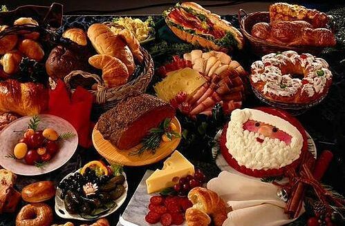 أنت مدعو إلى حفلة وهناك العديد من الأطباق المختلفة على الطاولة. ما هو الطعام الذي تريد أن تأكله أولاً؟